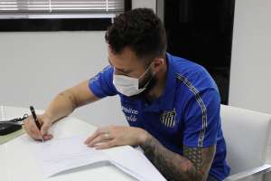 Santos anuncia a contratação do goleiro vindo do futebol europeu: 'Feliz demais por estar aqui'