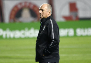 Felipão critica postura do Grêmio após derrota: 'Tem de ter raiva do adversário'