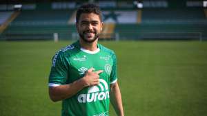 Em crise e na lanterna, Chapecoense libera Derlan, Felipe Baxola e mais três