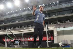 Copa do Brasil: Derrota em Curitiba faz Diniz criticar arbitragem e reclamar da direção santista