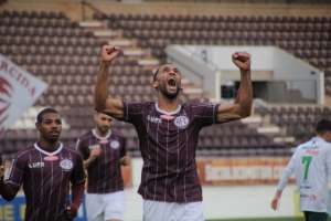 Ferroviária-SP 3 x 1 Caldense-MG - Ferrinha leva gol após 1076 minutos, mas vence e segue sobrando na Série D