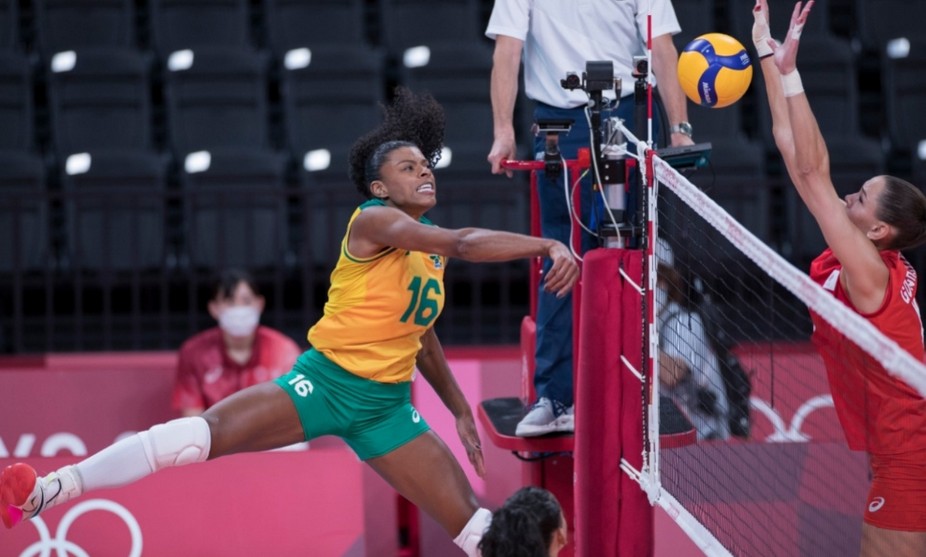 Brasil bate russas de virada e avança à semifinal do vôlei feminino em Tóquio