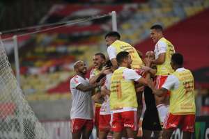 Seleção FI da 15ª rodada do Brasileirão com ‘paredão’ santista e destaques do Colorado no Maracanã