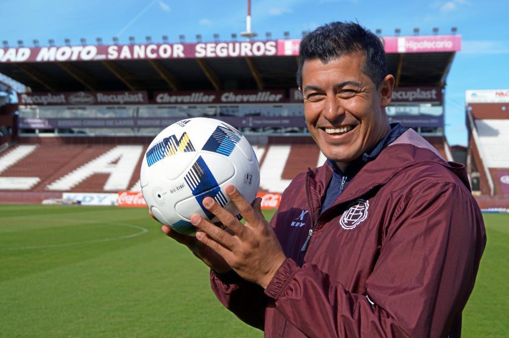 Ceará negocia com técnico vice-campeão da Libertadores