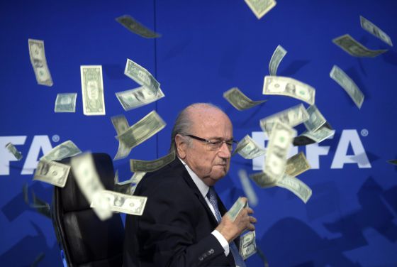 Joseph Blatter mostra ‘alívio’ após audiências sobre suposto pagamento ilícito a Platini