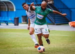 Série C: Ainda sem condições de jogo, lateral é reintegrado aos treinos do Manaus-AM: 'Passa um filme na cabeça'