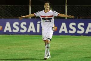 Série B: Ponte Preta negocia com volante do Athletico