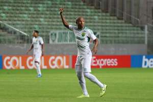 Com proposta do exterior, meia rescinde com time do Brasileirão