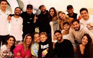 Neymar aparece abraçado com nova namorada em aniversário do filho