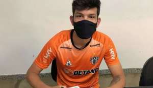 Ex-Palmeiras, sobrevivente da tragédia do Ninho acerta com Atlético Mineiro