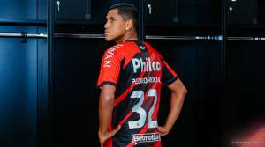 Ex-Cruzeiro e Flamengo é oficializado pelo Athletico: 