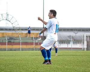 Série D: Meio-campista desencanta na goleada do Penarol-AM