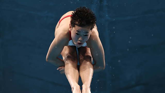 Olimpíadas: Chinesa de 14 anos fatura o ouro nos saltos ornamentais com 24 notas 10