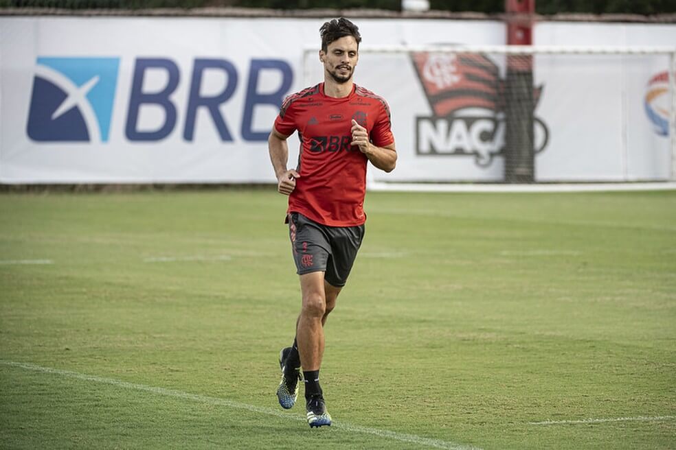 Zagueiro do Flamengo critica publicação de jornalista sobre sua lesão: “Lamentável”