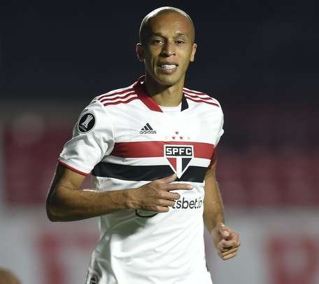 São Paulo anuncia novo patrocinador para ocupar ombro da camisa