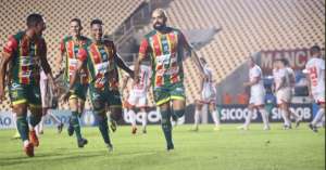 Sampaio Corrêa 2 x 0 Náutico - Bolívia Querida tira rival da liderança e entra no G-4 da Série B
