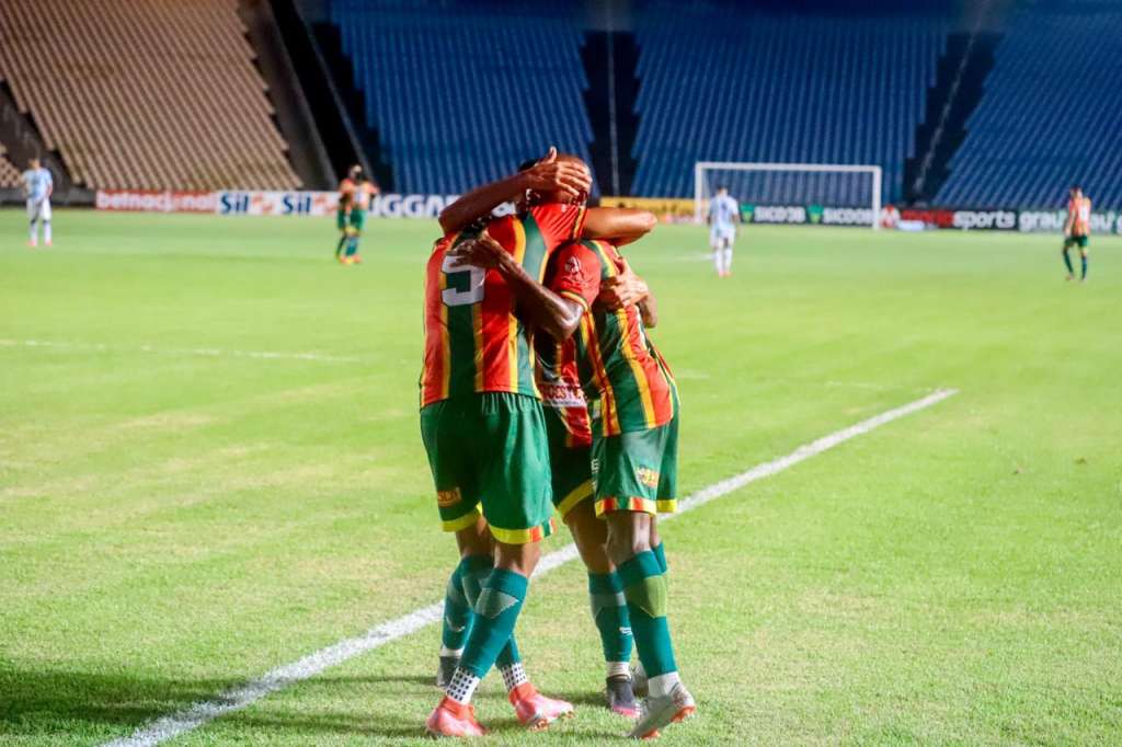 Vila Nova 0 x 2 Sampaio Corrêa – Vitória fora para encostar de vez no G4 da Série B!