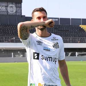 Com bênção de Neymar, Santos oficializa a chegada do atacante Léo Baptistão