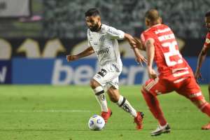 Santos 2 x 2 Internacional - 'Lei do ex' tira vitória do Peixe na Vila Belmiro