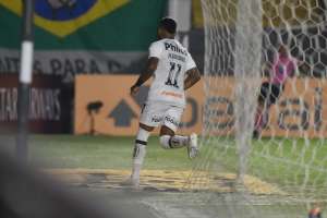 Com hematoma na coxa, Marinho desfalca o Santos diante do Corinthians na Vila