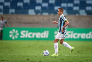 Após vitória em duelo direto, Rafinha acredita em reação do Grêmio para sair do Z4: 'Não existe tempestade eterna'