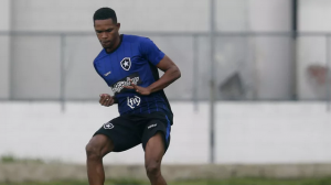 Série B: Botafogo acerta venda de lateral-esquerdo para time de Portugal