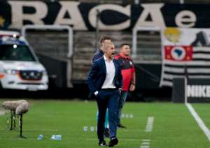 Sylvinho destaca boa fase corintiana, mas evita projeções: 'Vamos jogo a jogo'