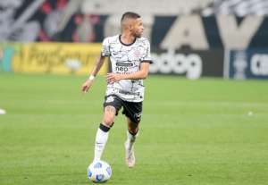 Vitinho celebra primeiro gol no Corinthians, mas lamenta derrota para o Flamengo