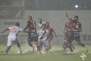 SÉRIE B: Líder é goleado, estrela de Luxa brilha e Vasco supera dilúvio