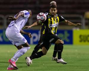 Volta Redonda-RJ 2 x 2 Paysandu-PA - Papão faz dois no fim, conta com 'frango' do goleiro e empata