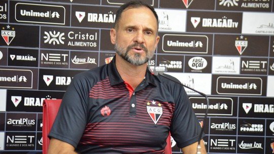 Série B: Vitória encerra mistério e anuncia técnico japonês