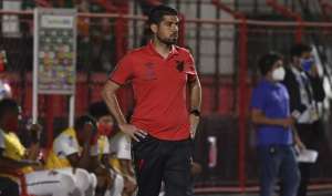 Com atenções divididas, Athletico-PR recebe o São Paulo pelo Brasileirão