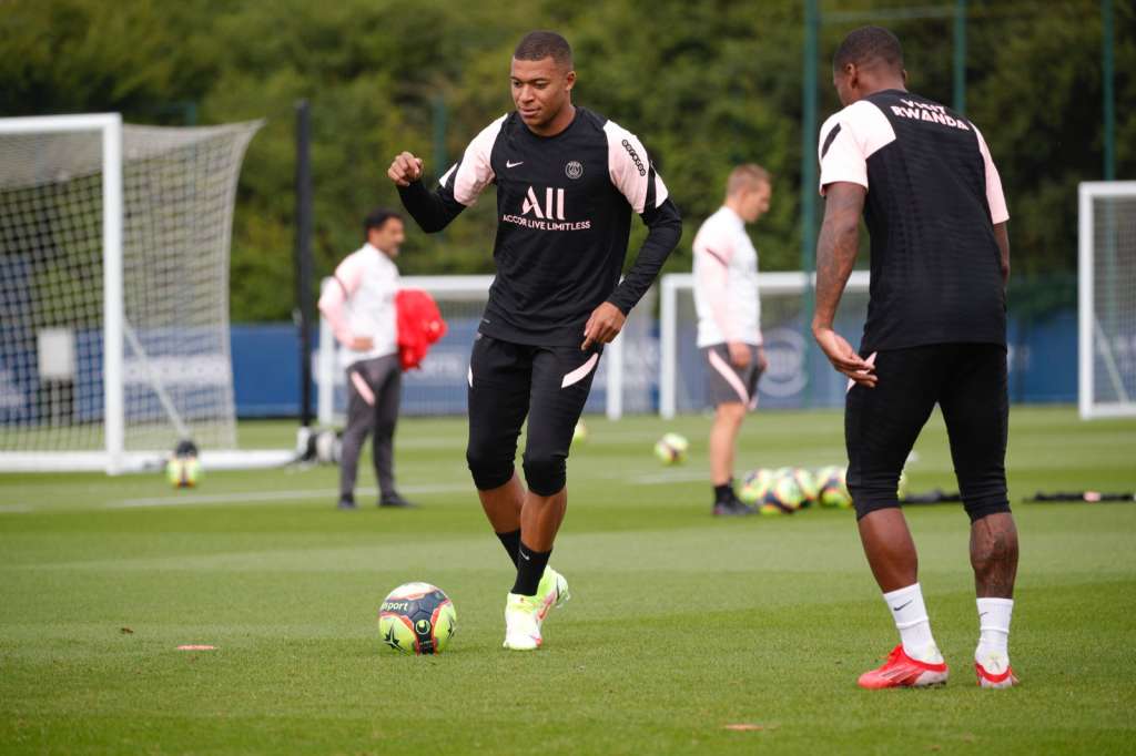 Francês: Para ter Messi, PSG planeja vender jogadores para não violar regras financeiras