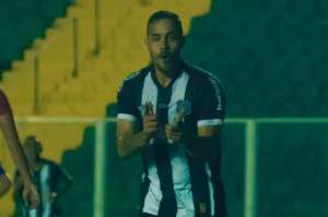 Série C: Um dos destaques do Figueirense sente a coxa e passa a ser dúvida para Jorginho