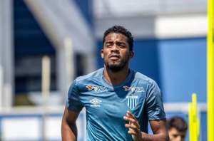 Zagueiro de rival da Série B critica postura do Brusque no caso de racismo: 