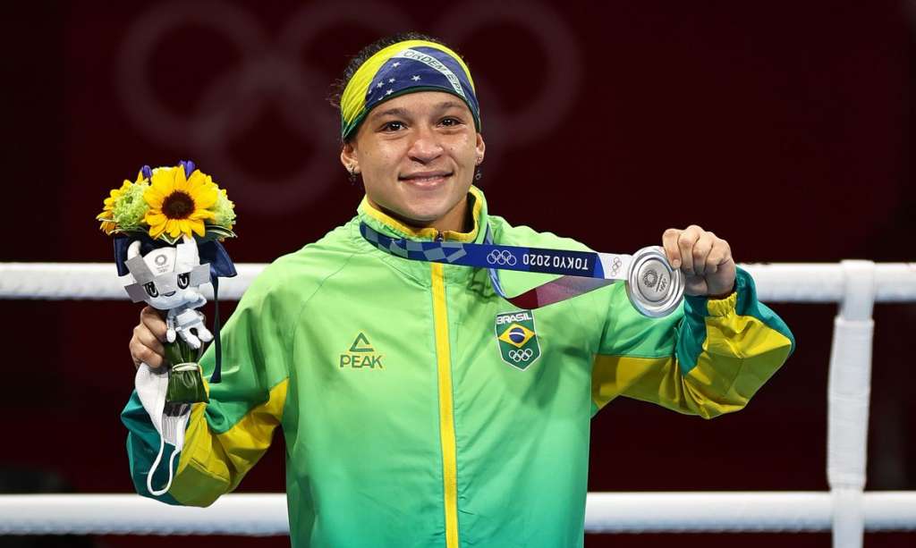 Boxeadora Beatriz Ferreira perde para irlandesa e fica com a prata em Tóquio