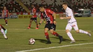 Botafogo-SP 1 x 0 Paraná-PR - Bruno Grassi segura Pantera, mas o próprio time já seria demais