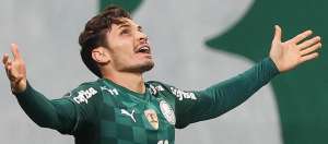 Raphael Veiga festeja 'um dos melhores jogos do ano' do Palmeiras