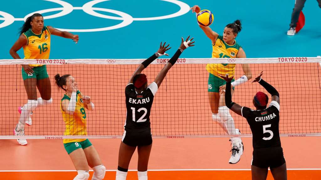 Olimpíadas: Brasil bate o Quênia, segue invicto e pega russas nas quartas do vôlei feminino