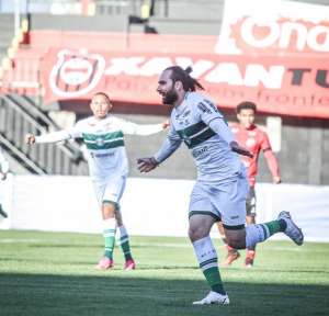 Brasil 0 x 2 Coritiba - Artilheiro marca dois, Coxa afunda Xavante e assume a liderança da Série B