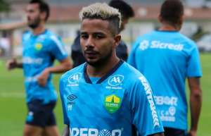 Colombiano é regularizado e aumenta opções para Jorginho no Cuiabá