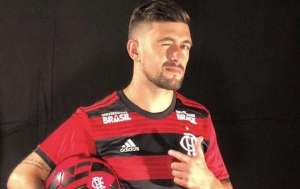 Melhor contra o Sport, Arrascaeta espera renovar contrato: 'Só depende do Flamengo'