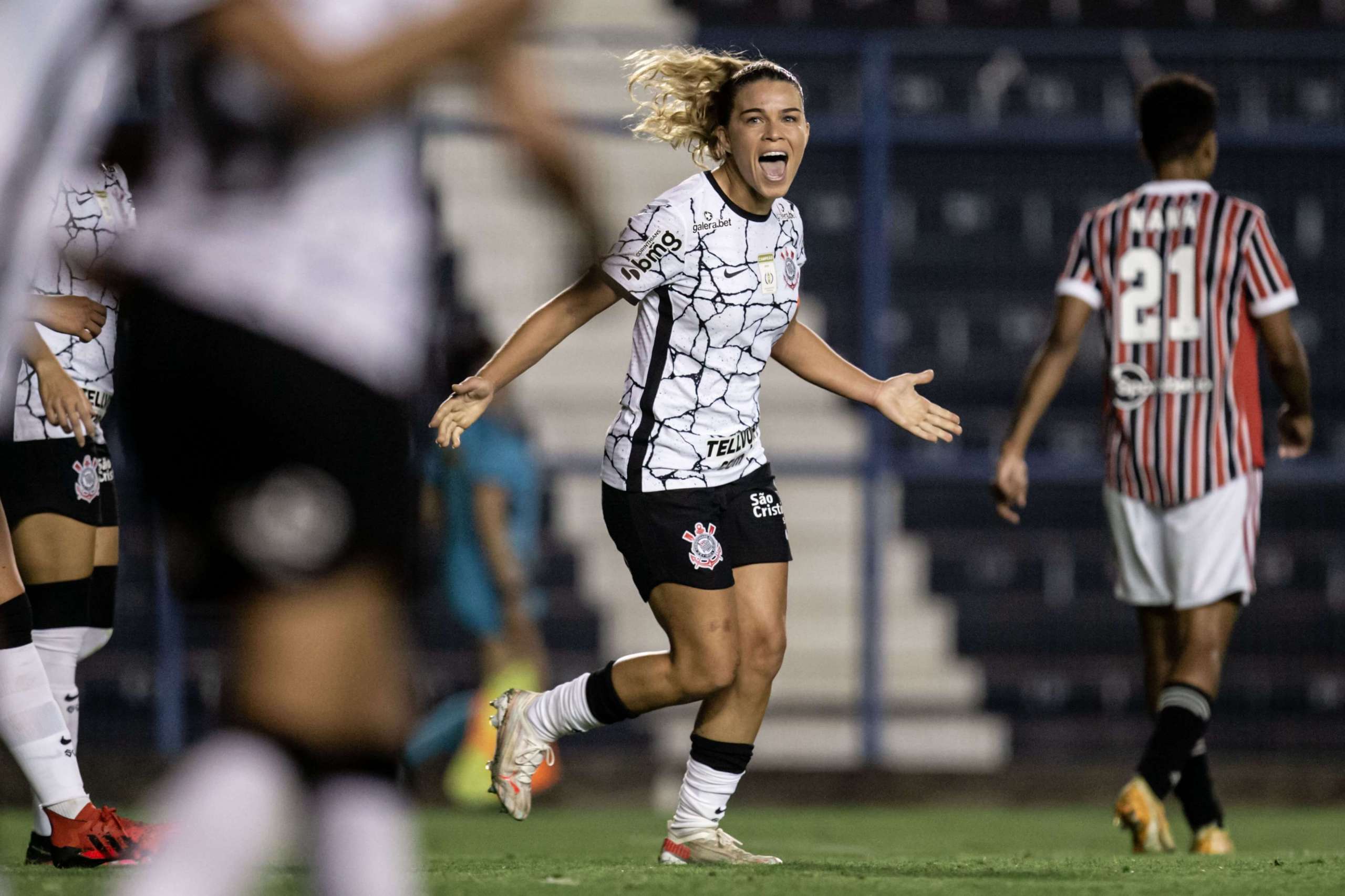 PAULISTÃO FEMININO: Corinthians faz dois em três minutos, vence São Paulo e mantém 100%