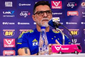 Novo diretor do Cruzeiro, Ricardo Rocha quer garantir salários antes de contratar