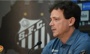 Fernando Diniz admite partida abaixo do esperado do Santos: 'Recuamos muito'