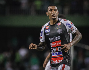 Série B: Vila Nova se aproxima de lateral-direito e atacante que estava no Mundo Árabe