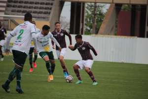 Série D: Elano exalta estreia de trio e postura da Ferroviária em vitória contra a Caldense
