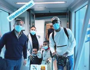 Em silêncio, colombiano desembarca em Porto Alegre para assinar com o Grêmio