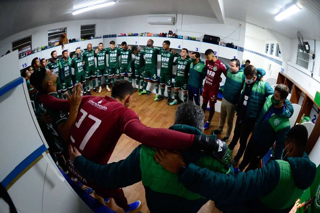 SÉRIE B: Guarani, Vasco e Goiás vão a campo em plena sexta-feira, 13, de olho no G4