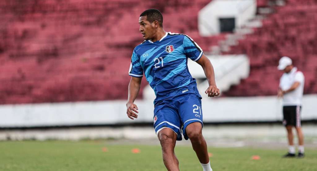 Série C: Santa Cruz perde atacante recém contratado para time da Série B; Zagueiro titular fica